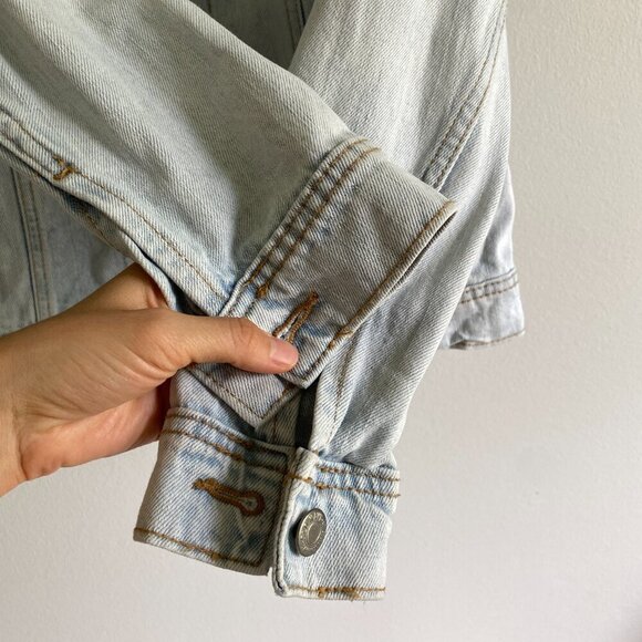 OLD Navy 100% Cotton Embroidered Light Wash Blue Floral Jean Jacket Size XS - Picture 6 of 13